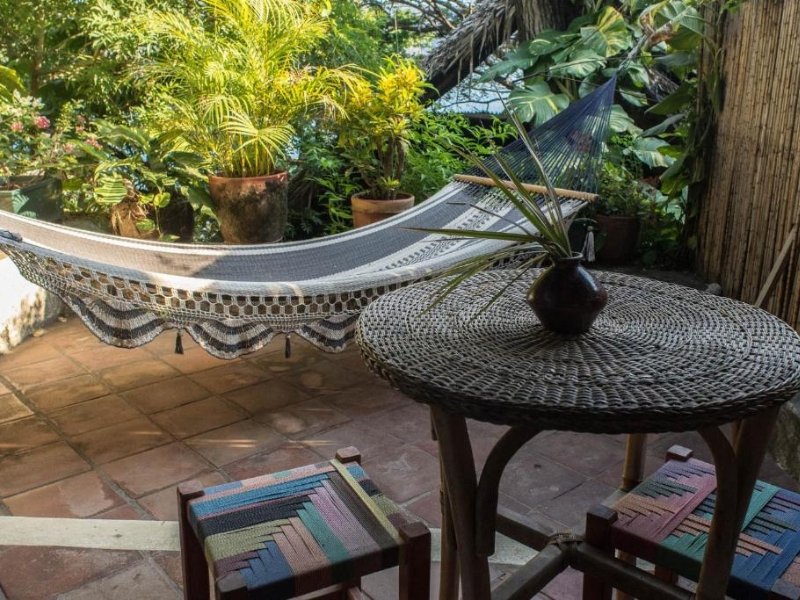 Terras met hangmat in een hotel in Midden-Amerika