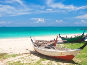 koh lanta thailand strand bootje zee