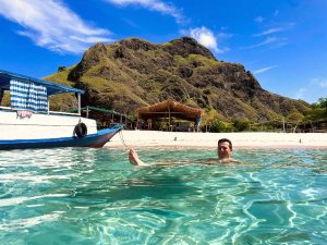 Zwemmen bij Pink beach Komodo Flores