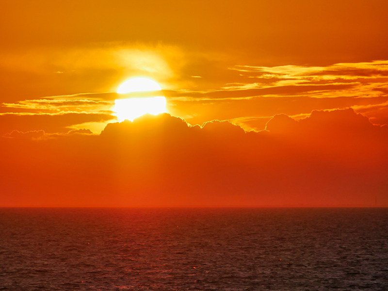 zonsondergang veerboot Noorwegen