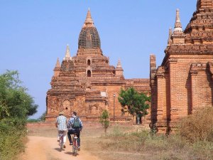 Fietsen in Bagan