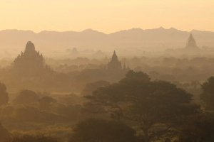 Zonsopkomst in Bagan