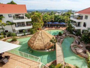 Zwembad bij het hotel in Noosa