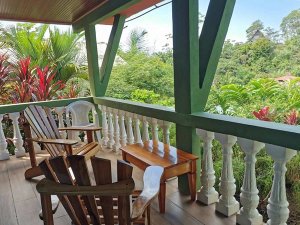 Hotel met uitzicht in het dorp Drake Bay