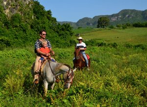 Cuba Vinales family paardrijden