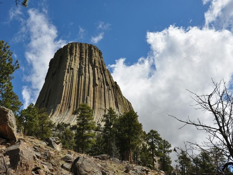 uitzicht op Devils Tower tijdens wandeling