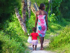 Ile-aux-Nattes-vrouw-kind-e1487245270798