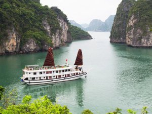 Houten jonk in Halong Bay
