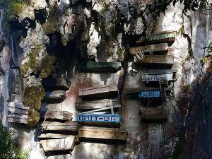 Hanging coffins van Sagada
