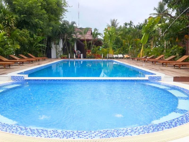 Zwembad bij het resort in Khong island