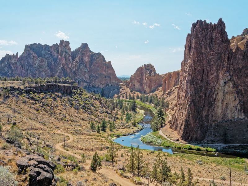uitzicht op de rivier in Smith Rock state park