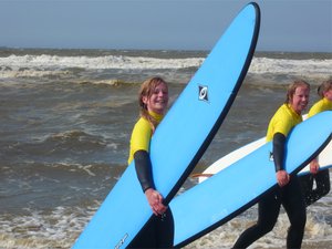 Surfles met tieners