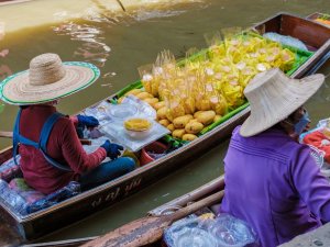drijvende markt bootjes fruit thailand