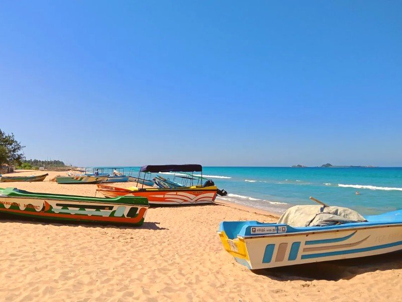 boten op het strand in Sri Lanka Trincomalee