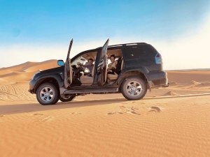 Auto in de woestijn, vervoer Marokko