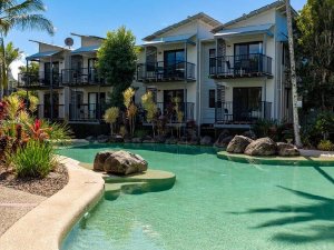 Zwembad bij het hotel in Noosa