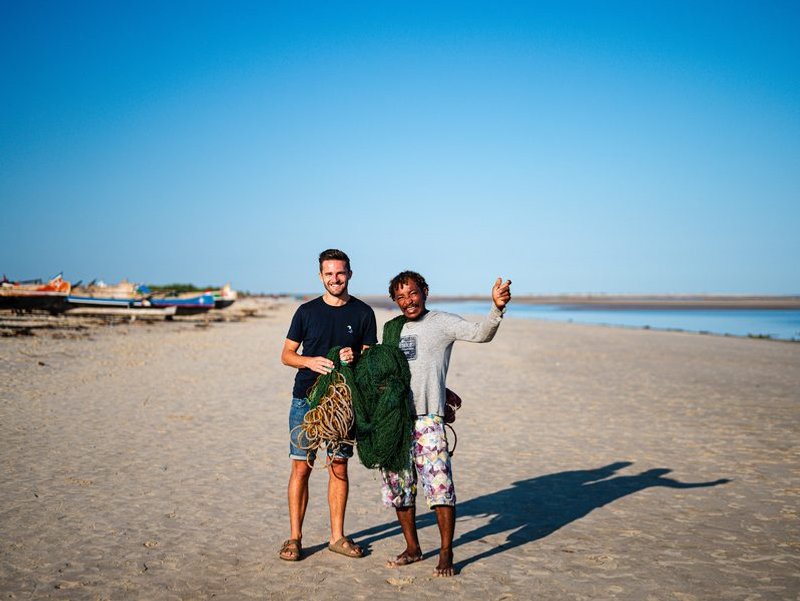 Madagascar Morondava strand met lokale reiziger