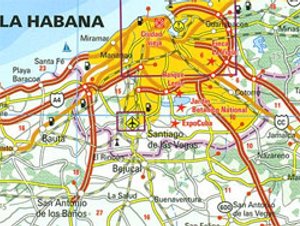 Kaart van Havana met wegen, steden en bezienswaardigheden waarbij een paars vlak het noordelijke stedelijke gebied inclusief Ciudad Vieja markeert in Cuba