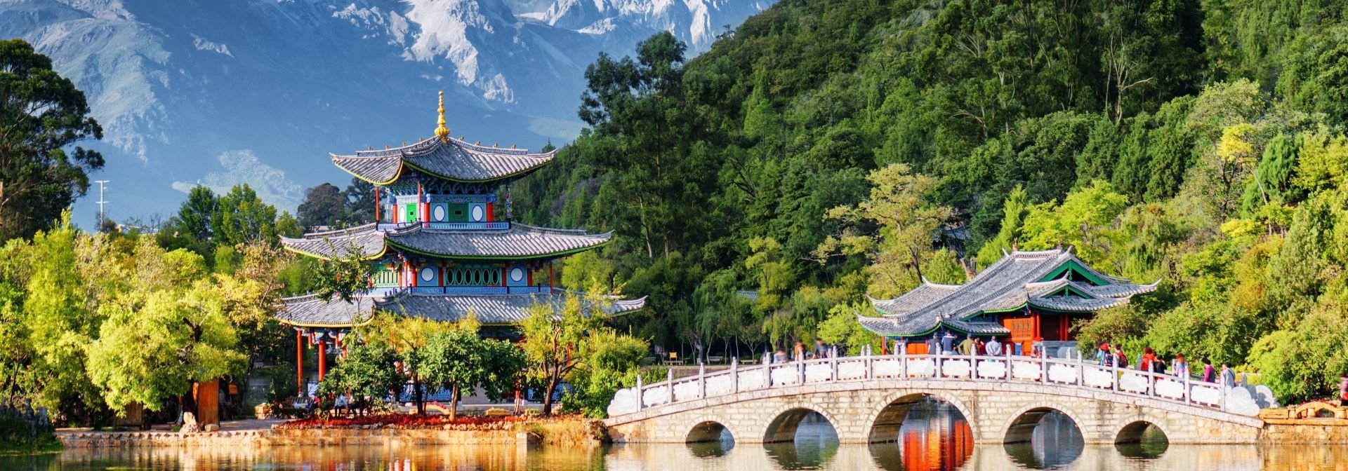 Tempel en brug in Lijiang