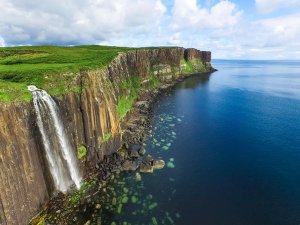 Skye mealt waterval en kilt rots