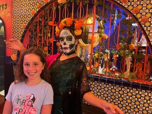 kind bij dia de los muertos in mexico, isla mujeres