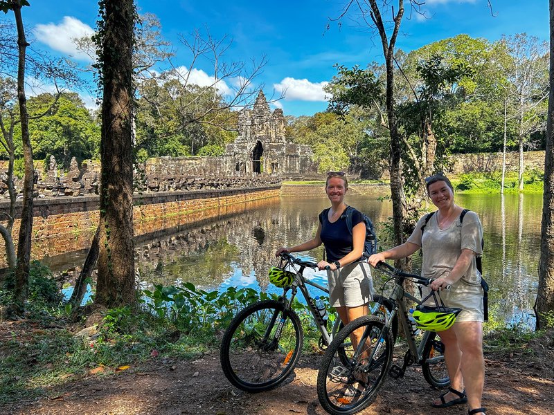 Fietsen bij Angkor Wat