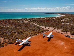 vliegtuigjes in outback australie