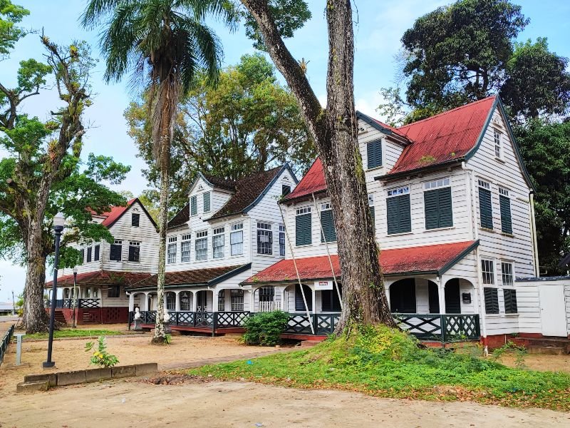 Straat in Paramaribo tijdens je Suriname natuurreis