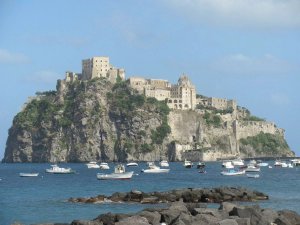 Ischia, vulkanisch eiland bij Napels