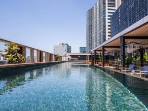 Zwembad met uitzicht over Sydney centrum