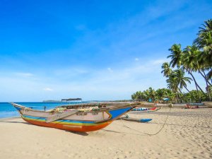 Sri lanka met kinderen uppuveli beach