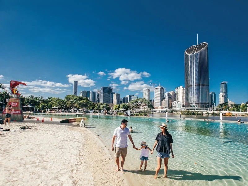 Australië Brisbane familie op strand