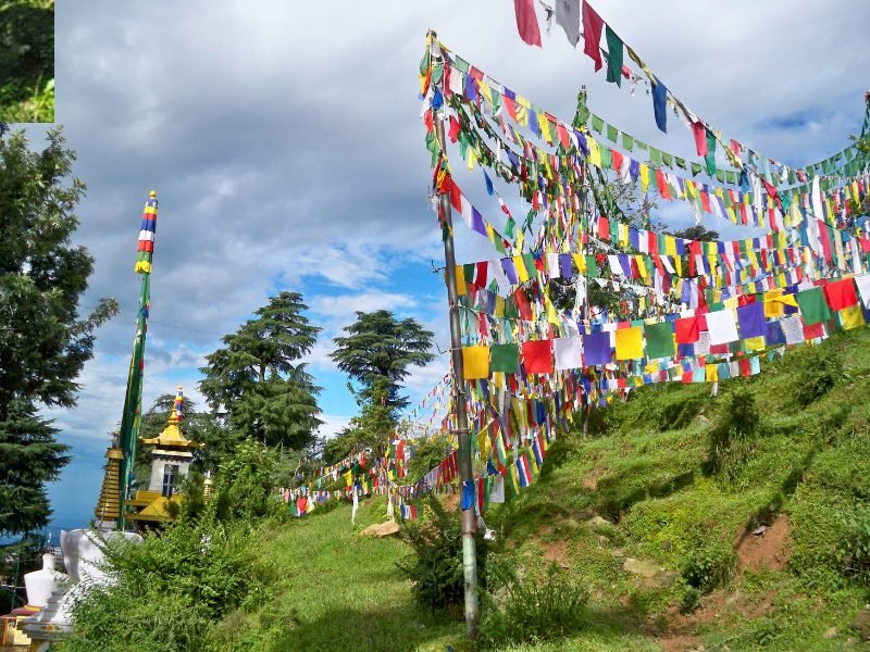 India Manali Dharamsala temple route vlag