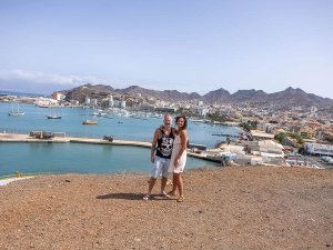 koppel bij het strand van Mindelo
