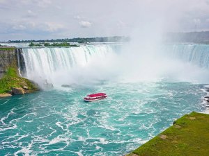 Boot langs de Niagara Fall Canada