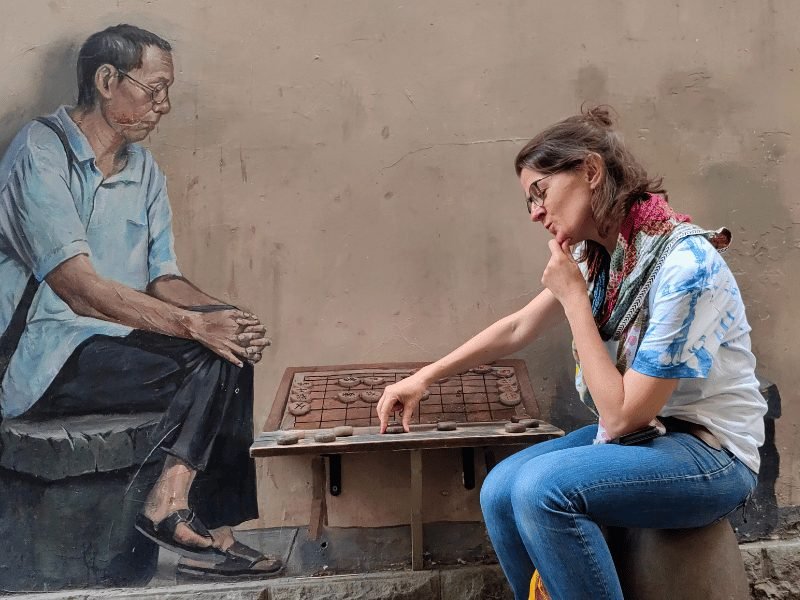 Reizigers voor straatkunst in Chongqing, China