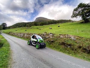 Elektrische autootjes bij Geiranger Noorwegen