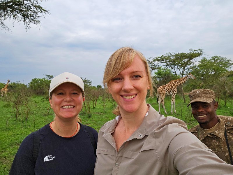 Oeganda wandelsafari - selfie met giraffen